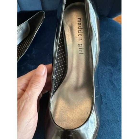 Madden Girl Black Patent Leather‎ Pumps Classic Heels Shoes Women's 7.5 - Picture 8 of 15
